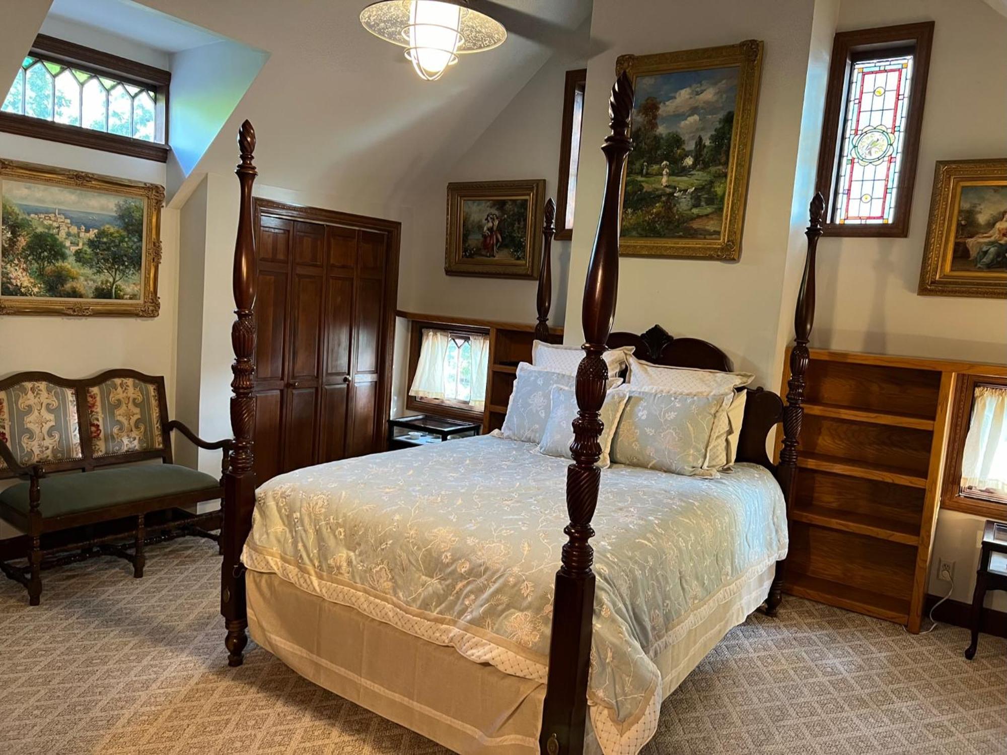 Deluxe Queen Room